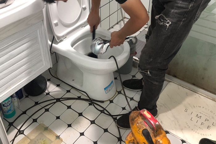 长葛马桶堵塞自己疏通还是找师傅？专业上门服务让你省时更省心